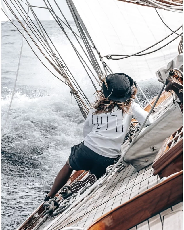 Shooting onboard Mariska D1 takes time and patience. You need to be mindful not to disturb the crew during their maneuvers, which can sometimes restrict your movements. But gradually, you learn to find your way between the crew, sails, and lines, discovering perfect spots from where to do your job.  Huge thanks to @manonbajart for hosting me onboard and the rest of the crew how made this so easy.  Last shoot from the great Emilio Chamizo @turkana.es  Aerial video&photography with a new perspective on sailing, wind&waves and outdoor sports by #theoceaneye  Printing -works- contact DM Oriol Esteve  @codezerosportswear 
@classic.yachts 
@worlsailing
@mariska_d1 
@15meterclass